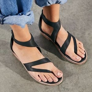 Free people black sandals US 8